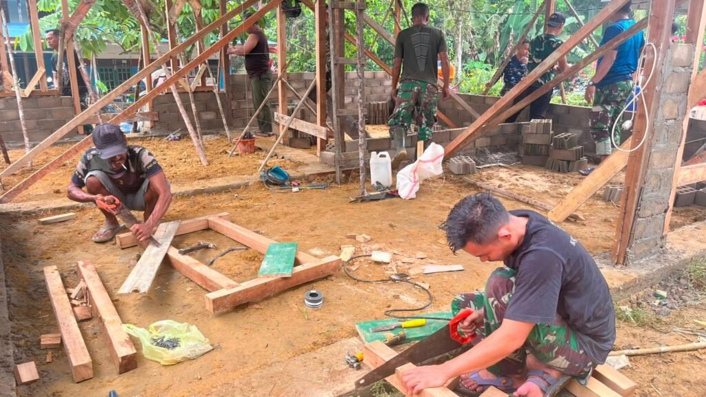 Satgas TMMD Landak: Ciptakan Hunian yang Aman untuk Ibu Suhanim dan Keluarga