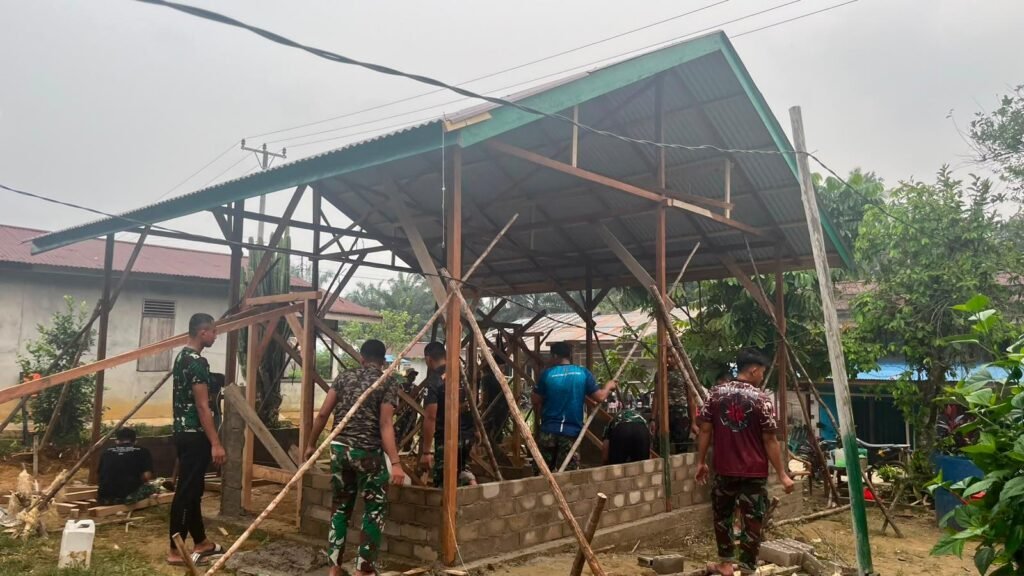 Kedekatan TNI dan Ibu Suhanim dalam Proyek Pembangunan Rumah Baru