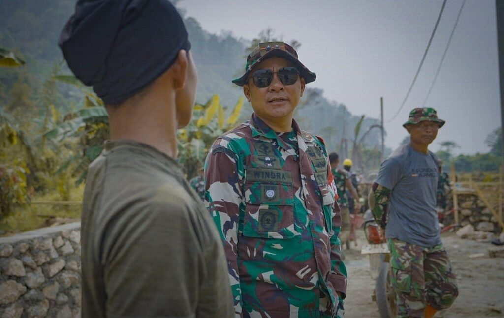 Letkol Windra Tinjau Proyek TMMD dan Beri Semangat kepada Prajurit