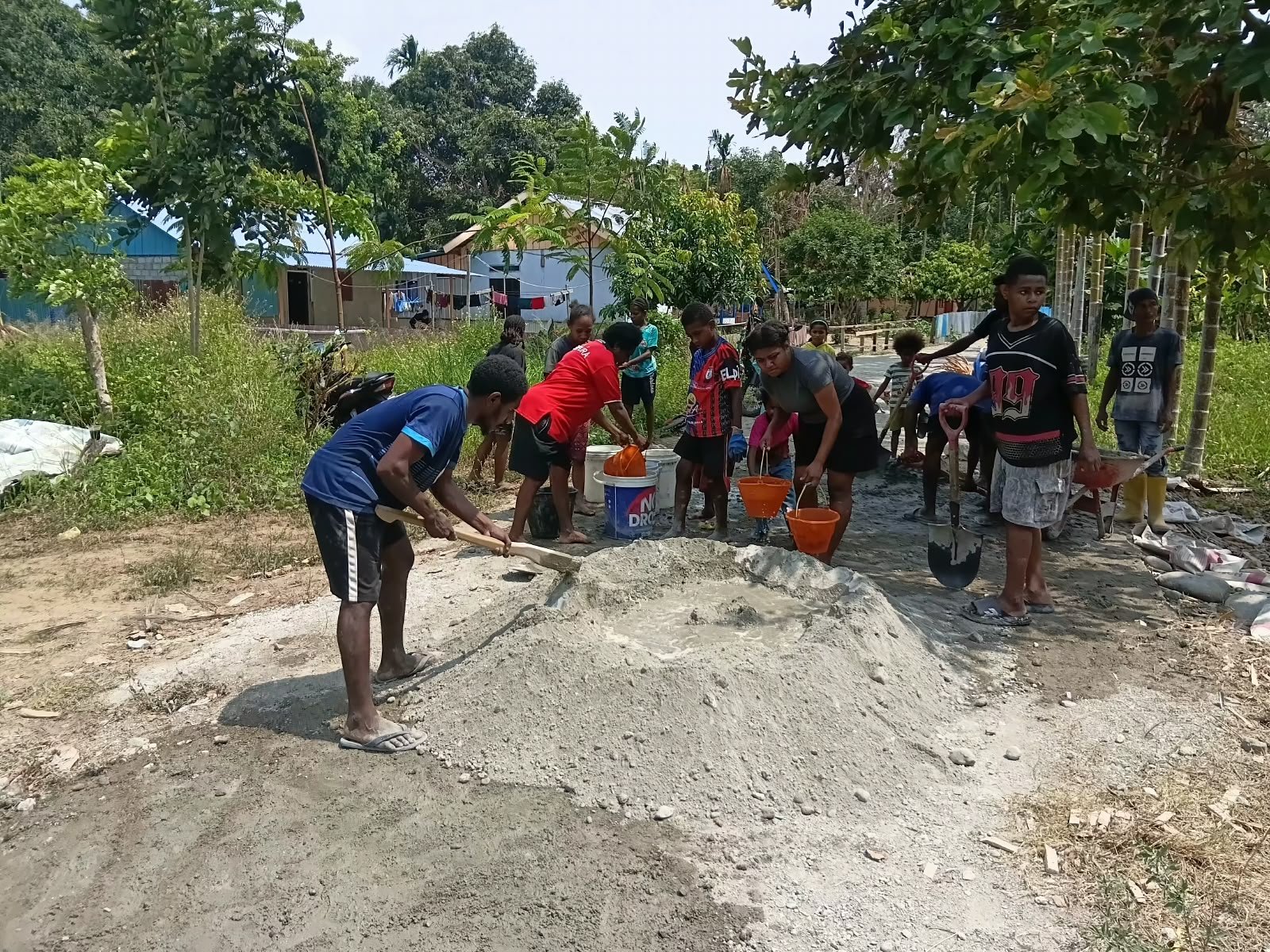Mama Papua Bersatu dengan TNI dalam TMMD, Mempercepat Pembangunan Lokal