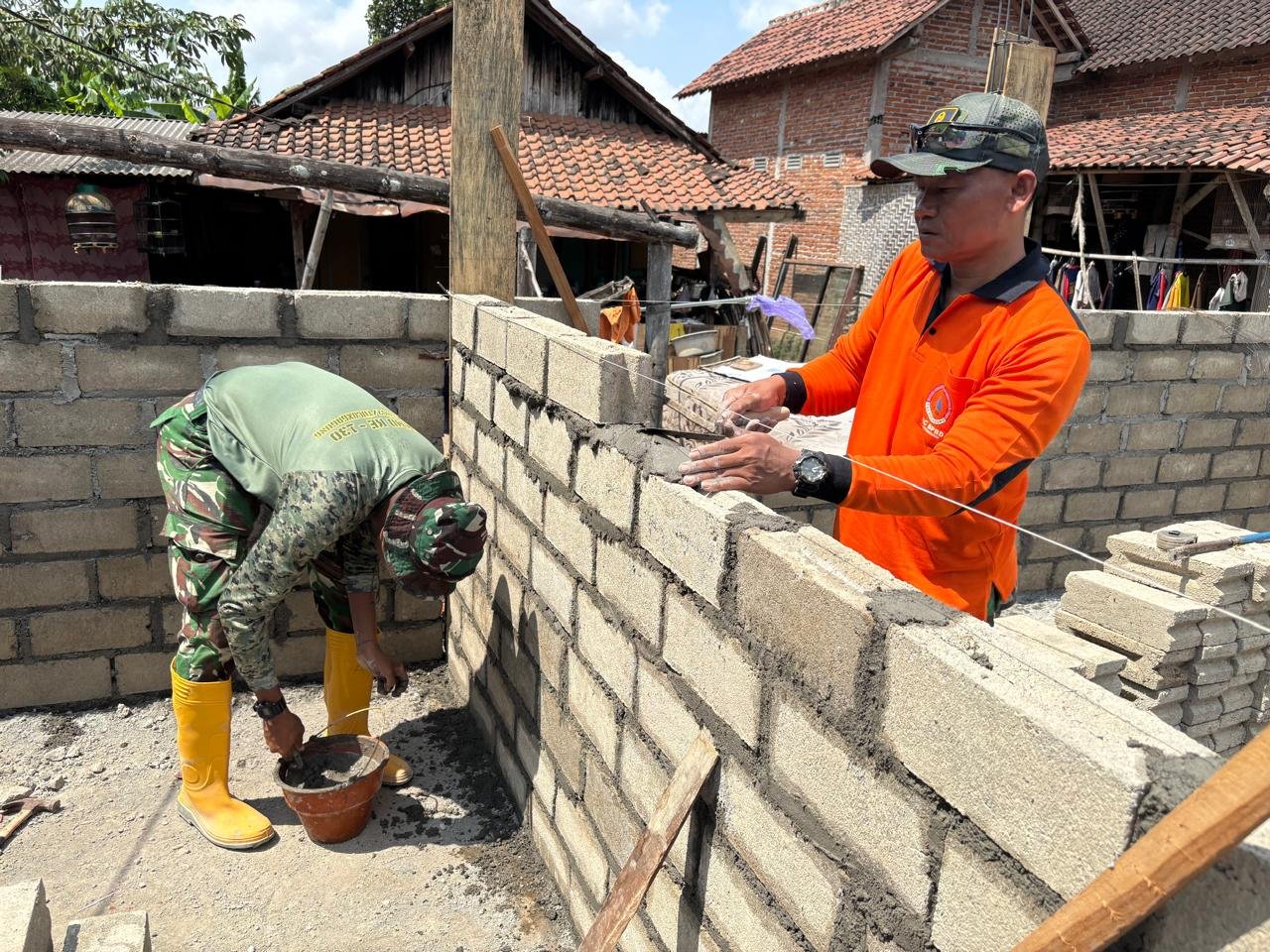 Transformasi Rumah Agus Suwandi: Sinergi TNI dan Warga di Desa Pojok