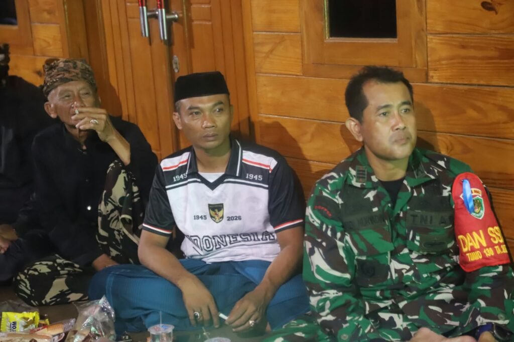 TNI Meriahkan Kedekatan dengan Warga Lewat Acara Nonton Bareng Sepak Bola
