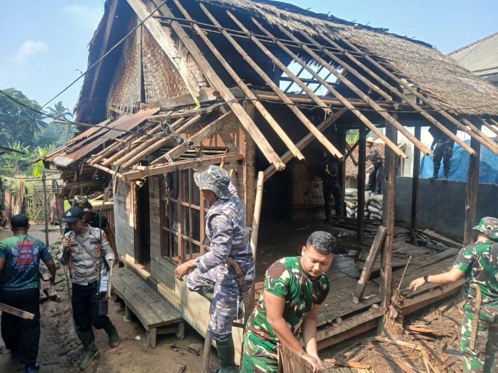 Keluarga Bapak Apin Jalani Transformasi Tempat Tinggal Berkat TMMD ke-130