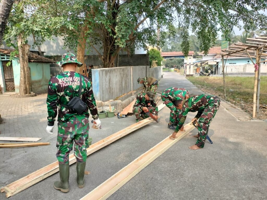 Keahlian Tim TMMD ke-130 dalam Membangun Bekisting yang Akurat dan Efisien