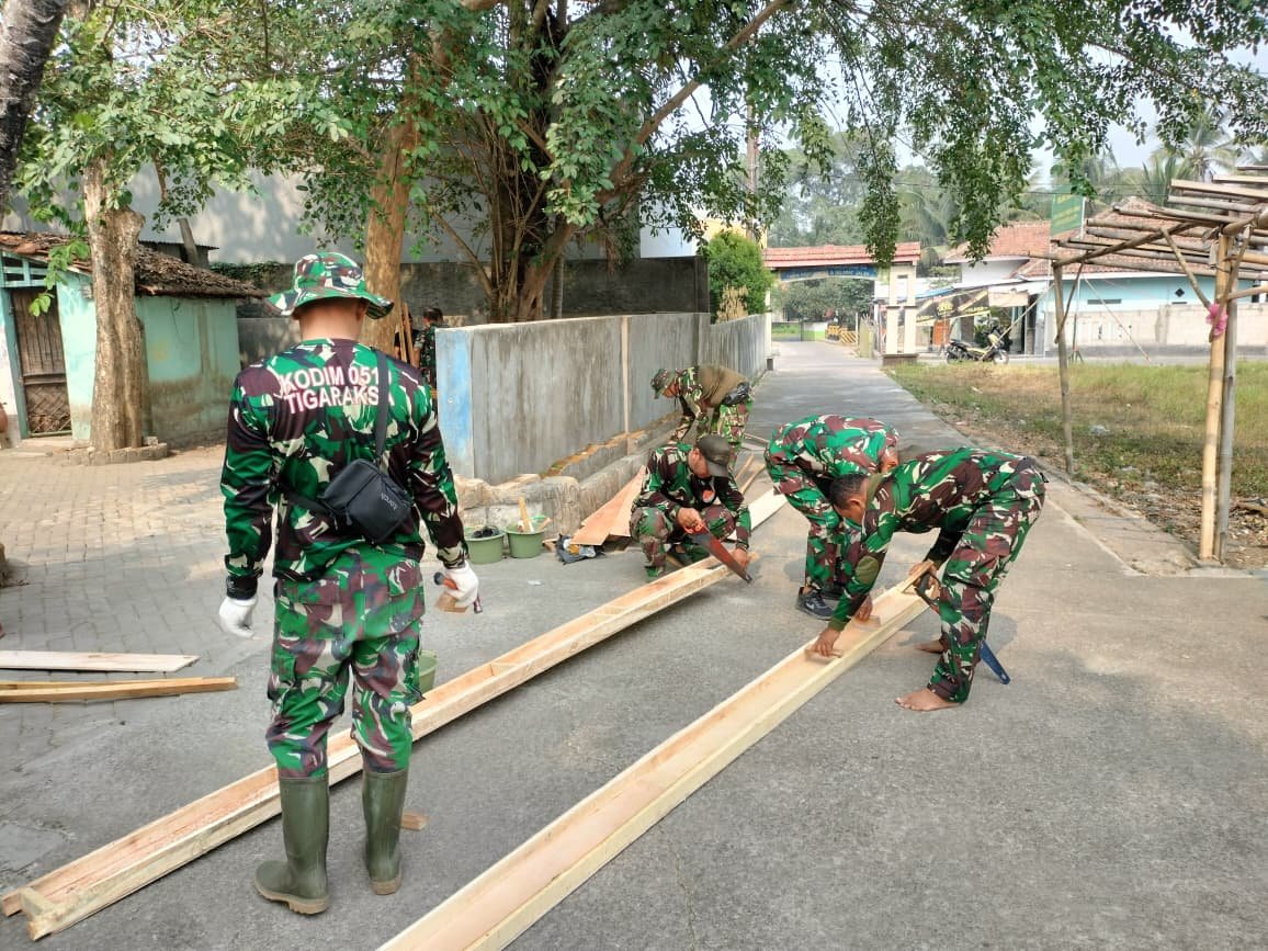 Keahlian Tim TMMD ke-130 dalam Membangun Bekisting yang Akurat dan Efisien