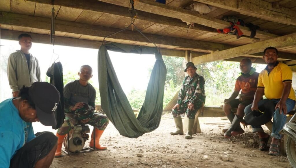 TMMD Ke-130 Kodim 1403/Palopo: Satgas Dekatkan Diri dengan Warga Parumpanai