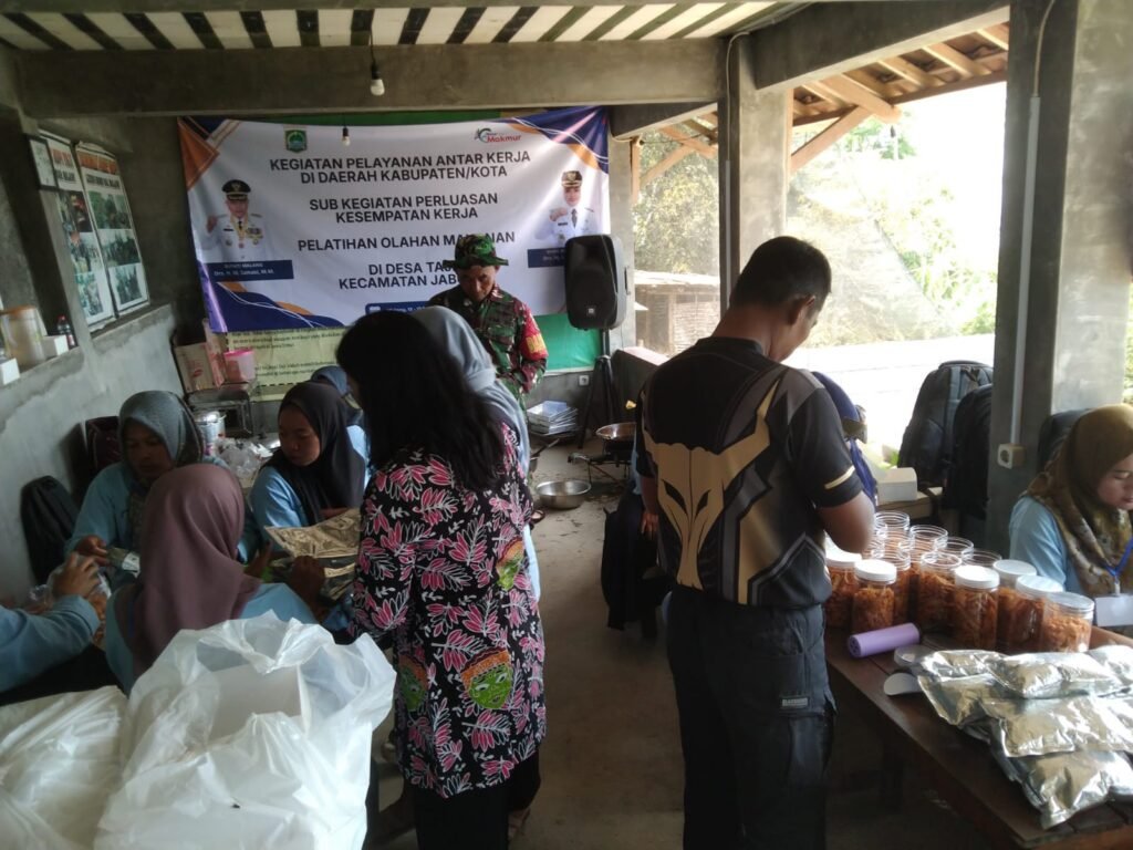 Kegiatan TMMD di Malang Dorong Keahlian Warga dalam Olahan Singkong