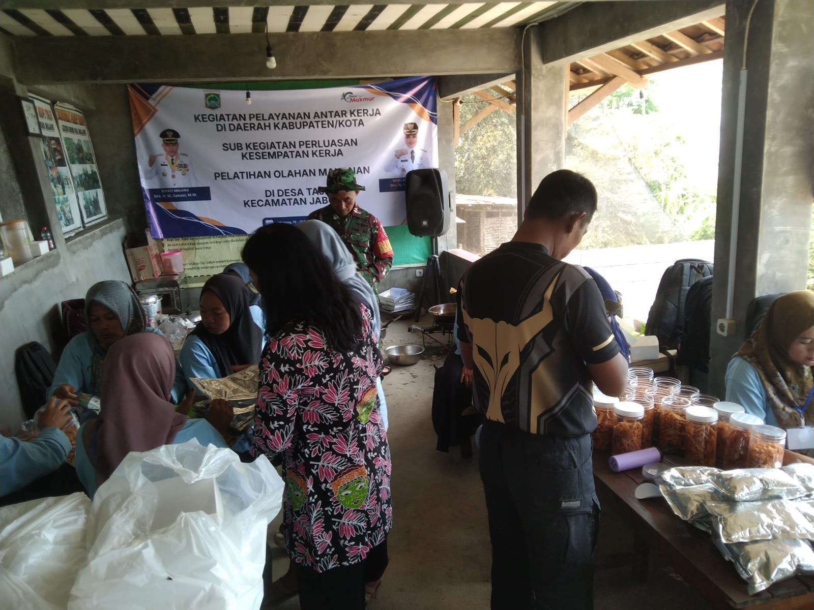 Kegiatan TMMD di Malang Dorong Keahlian Warga dalam Olahan Singkong