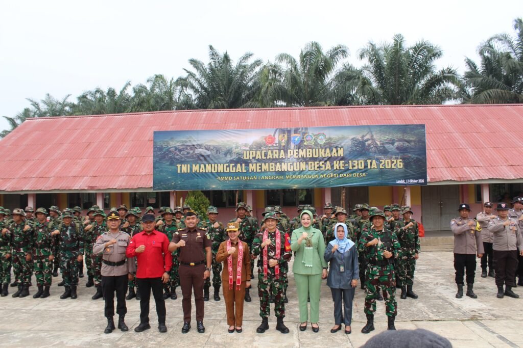 Peran Aktif Masyarakat dan TNI dalam Program TMMD ke-130 di Landak