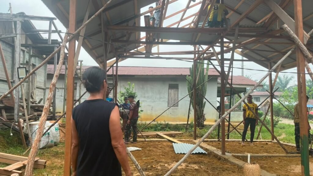 Harapan Baru Bu Suhanim Terbit Saat Proyek Rumah TMMD Dimulai